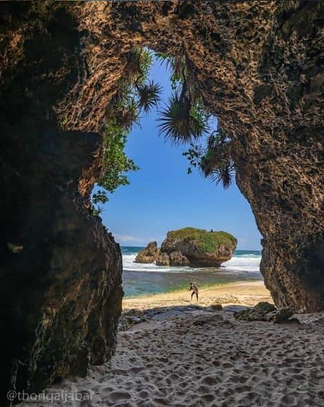 10 Pantai  Paling cantik di  Jogja  Tawarkan Pemandangan 