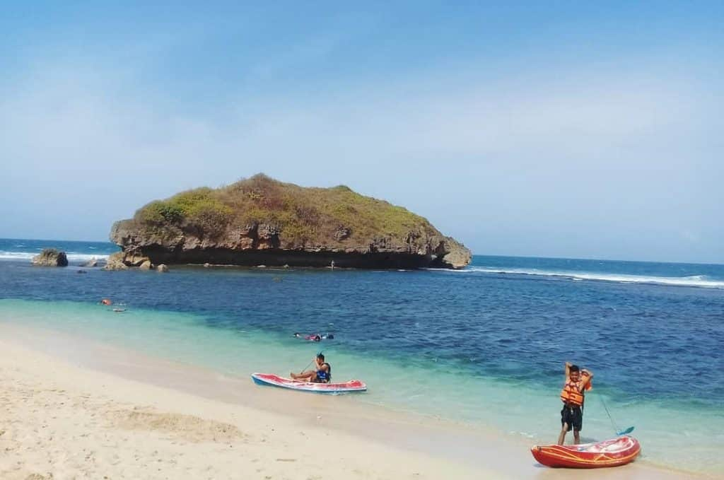 10 Pantai  Paling cantik di  Jogja  Tawarkan Pemandangan 