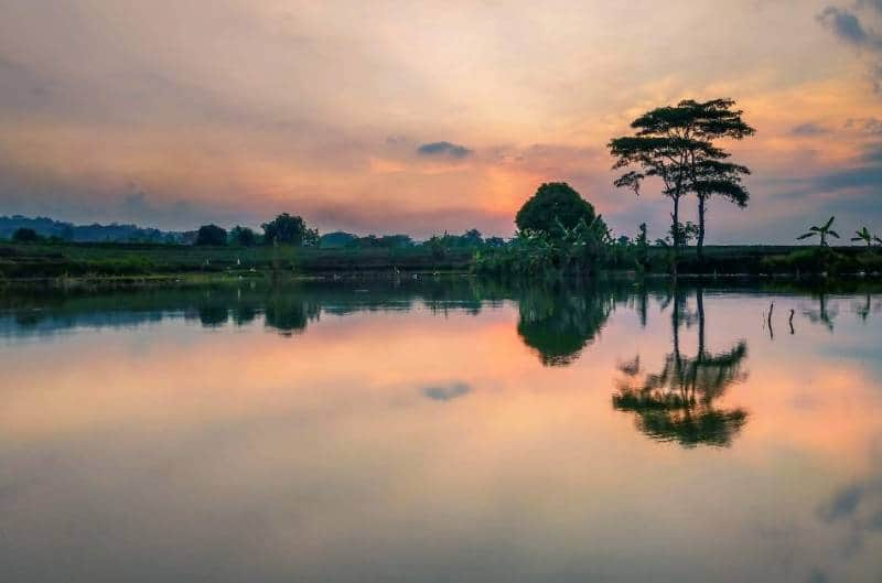 10 Tempat Wisata  di  Cirebon  Alam Sejarah Dan Religi