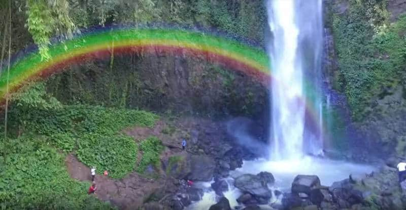 Air Terjun Lembah Pelangi