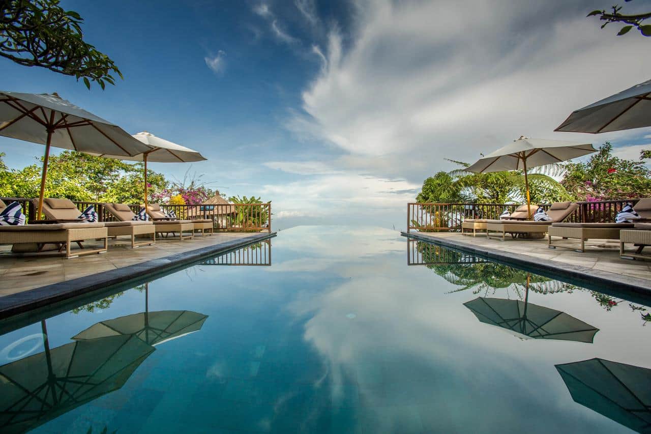 Keren! 10 Hotel Dengan Kolam Renang Terbaik di Indonesia