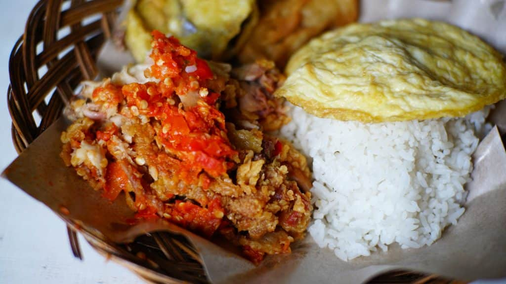 ayam geprek terenak di jogya