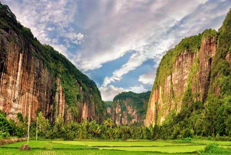 10 Lembah Paling Indah Di Indonesia Tawarkan Pemandangan Epic Memanjakan Mata 10 Lembah Paling Epic Di Indonesia