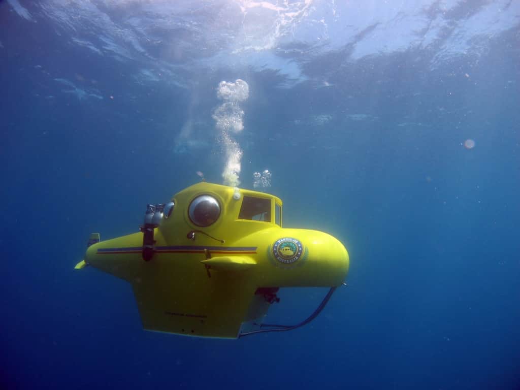 Menjelajah Bawah Air dengan Kapal Selam Mini