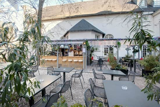 Outdoor Cafe Paling Menarik di Paris