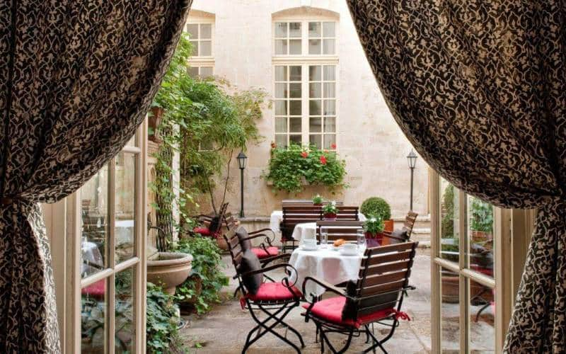 Outdoor Cafe Paling Menarik di Paris