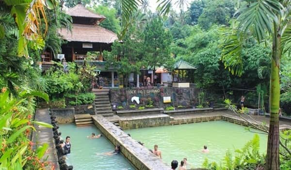 pemandian air panas tirta usadha