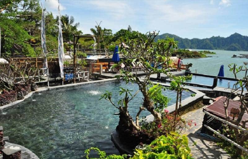 Nggak Hanya Pantai 10 Pemandian Air Panas di Bali Banyak