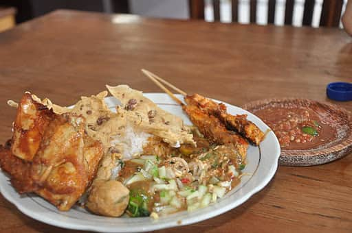  Nasi Pecel Bu Tinuk