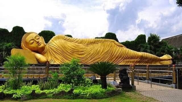 Keindahan Patung Budha Tidur Di Mojokerto