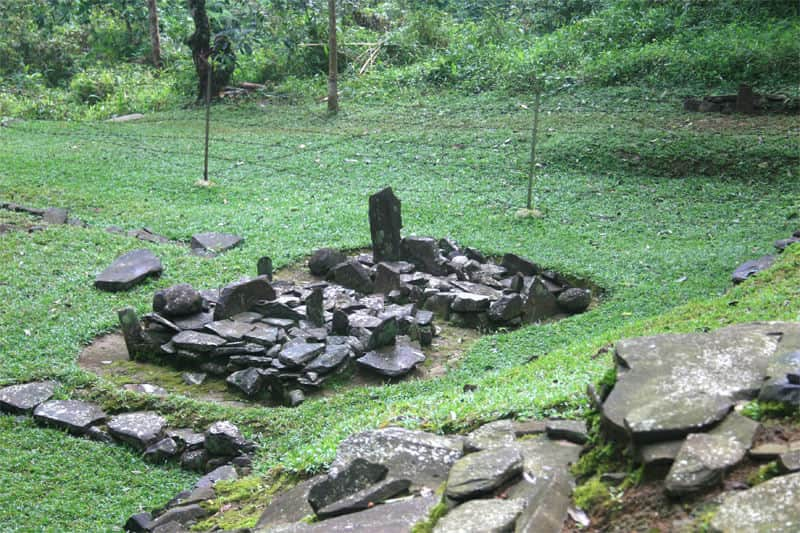 Mengubur Jenazah Tanpa Tanda Kuburan