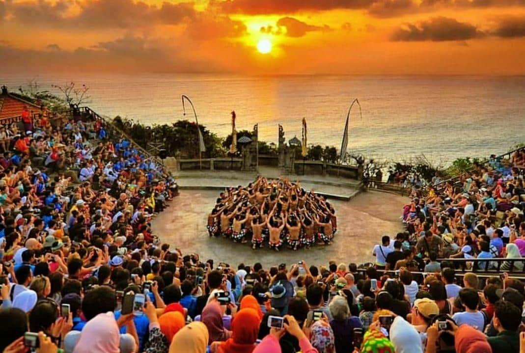 tari kecak