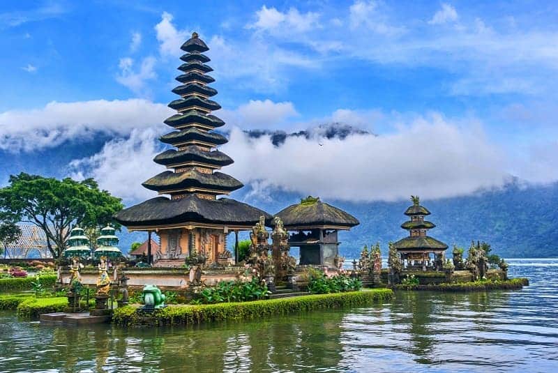 10 Tempat Wisata Indonesia yang Pernah Dikunjungi Artis