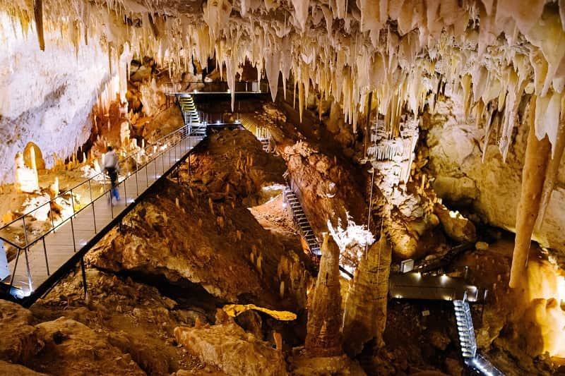  Jewel Cave