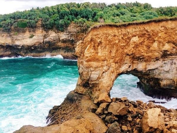 pantai karang bolong