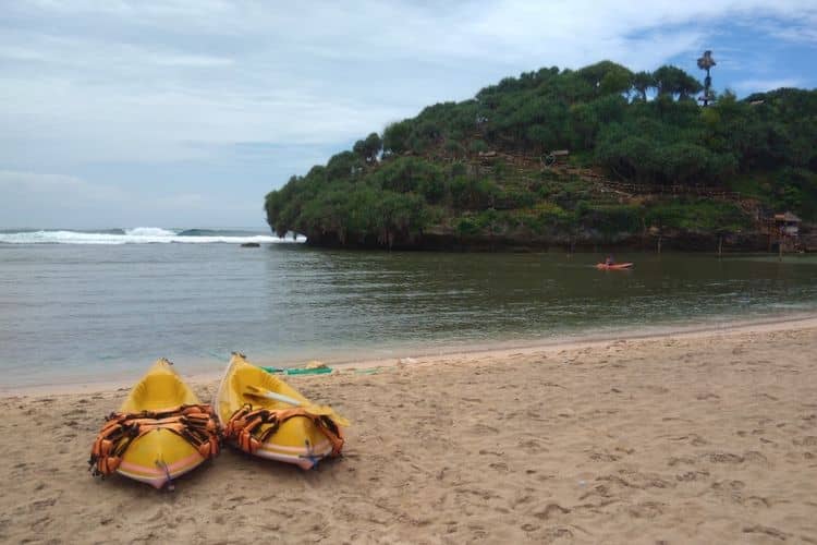 10 Pantai di Jogya Cocok Buat Kemping Bersama Teman atau Keluarga