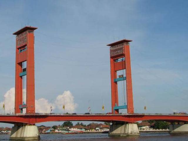  Jembatan Ampera