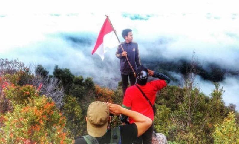 Gunung Kalambit Kalimantan