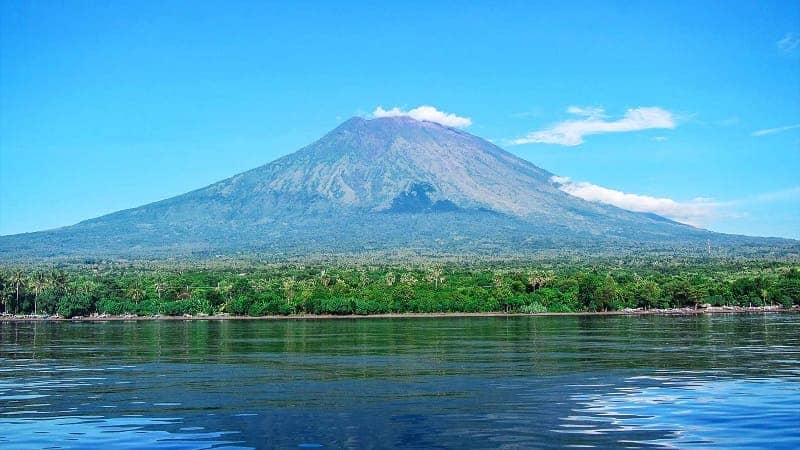  Gunung Agung