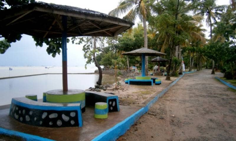 Pantai Labombo