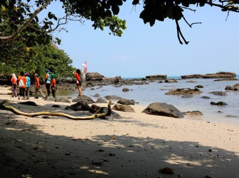 pantai guci batu kapal