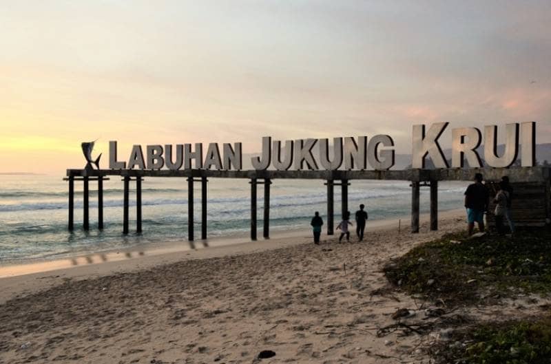 pantai labuhan jukung