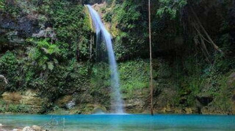 air terjun gunung meja