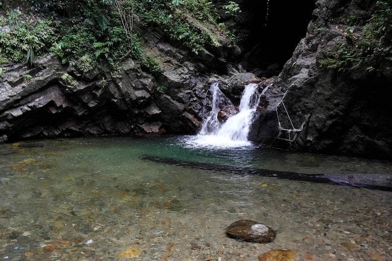waai country waterfall