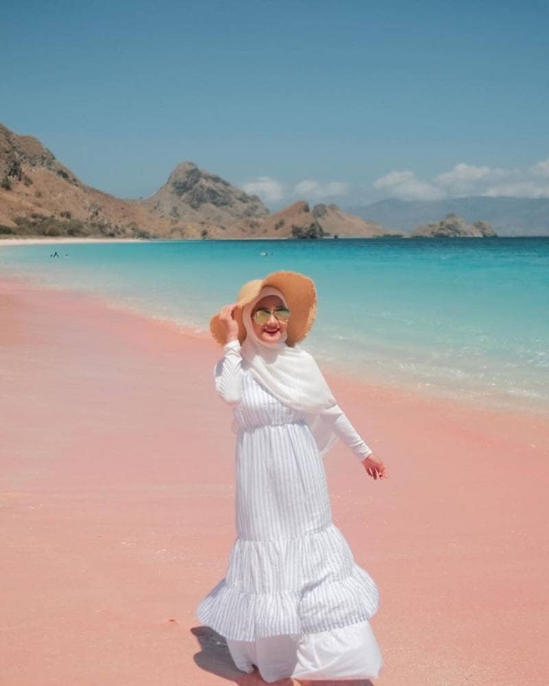 pink beach dinda hauw