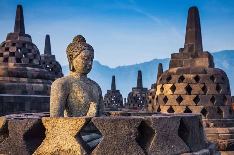 Rayakan Waisak, Berikut 8 Wisata Religi Budha di Nusantara