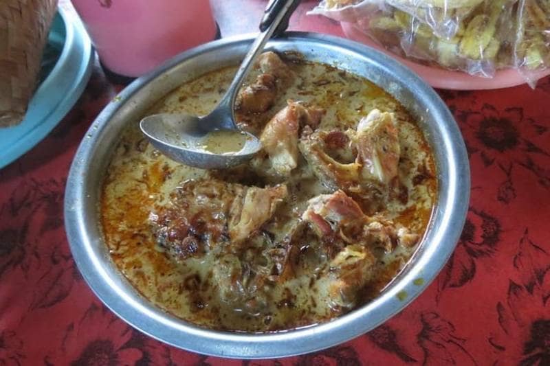 Ayam Pedas Warung Tengah Sawah Mbah Dam