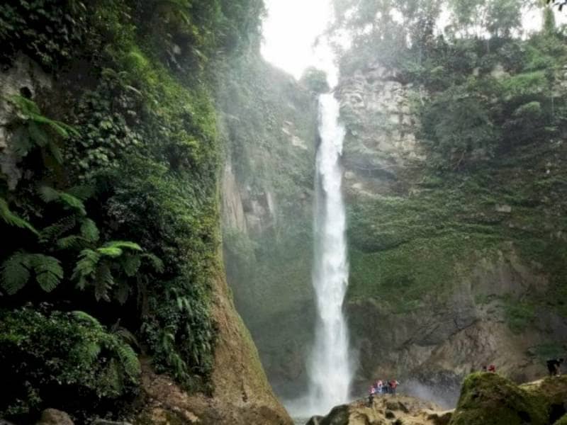 air terjun jambuara indah