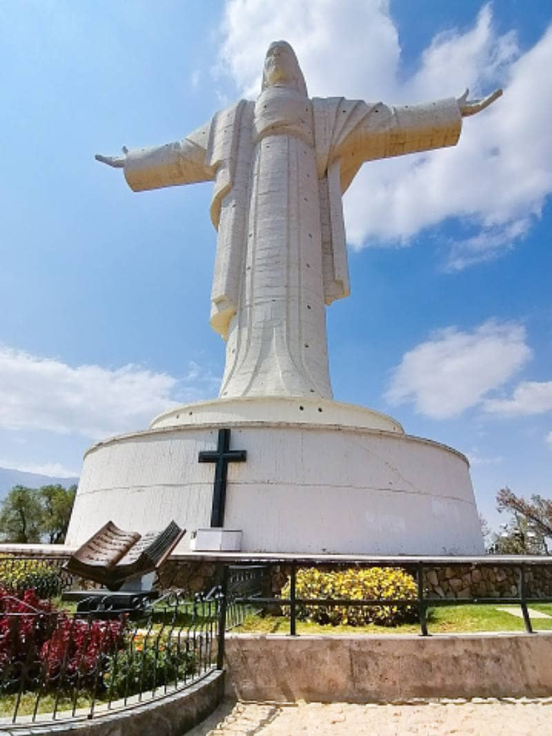 Patung Kristus Perdamaian dari Concordia, Bolivia