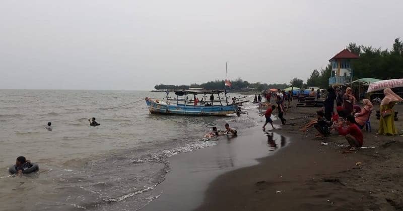 Pantai Sendang Sekucing