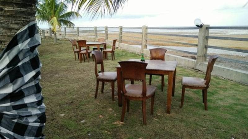 batakan beach cafe