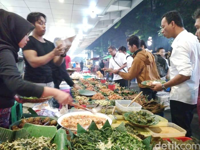 7 Kawasan Pusat Kuliner Malam Jakarta Banyak Kuliner Lezat!