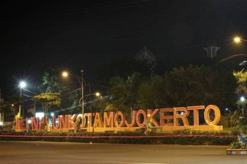 alun alun mojokerto