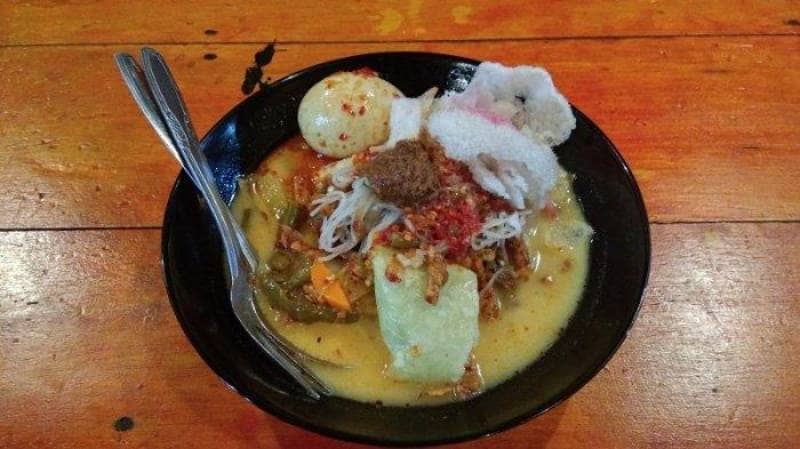 lontong malam insomnia