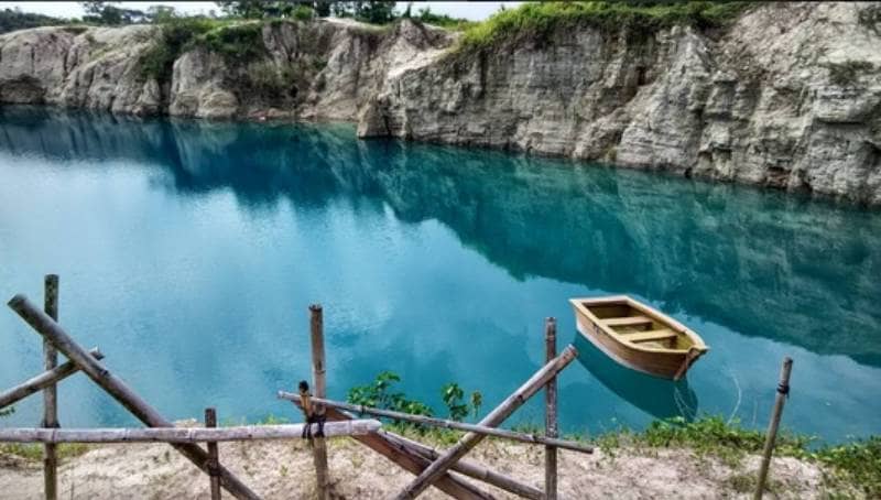 telaga biru cigaru danau angker di jawa