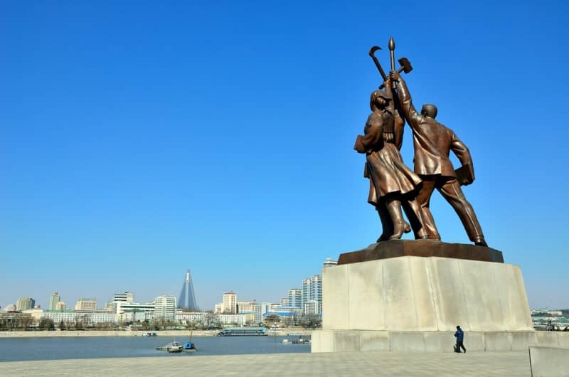 juche tower statue