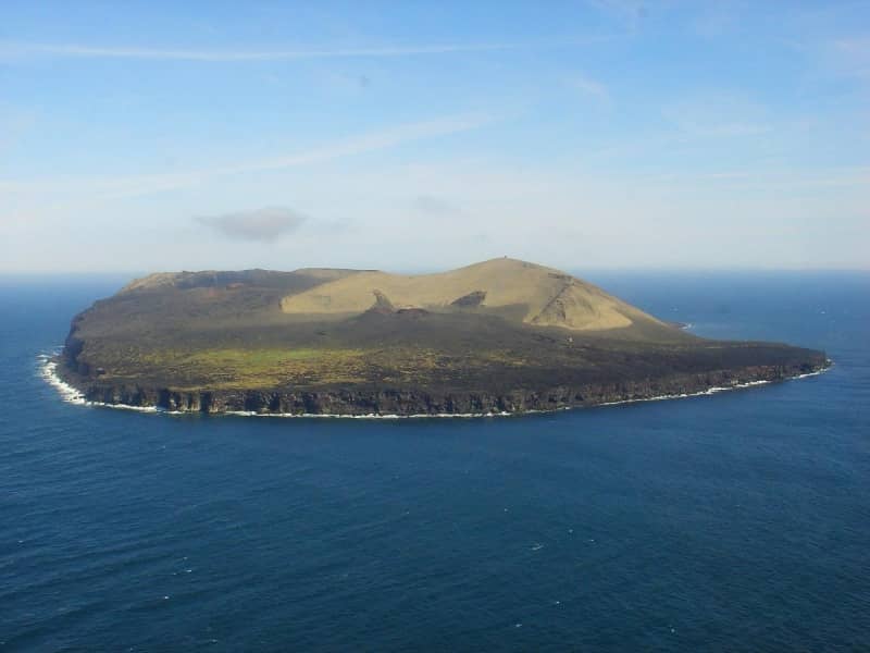 pulau surtsey islandia