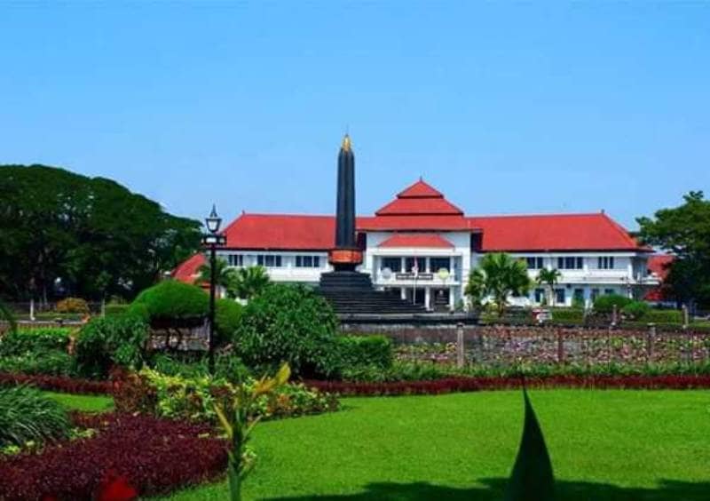 alun alun tugu