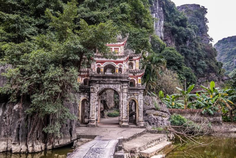 bich dong pagoda destinasi wisata