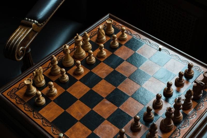 chess board oleh-oleh khas polandia