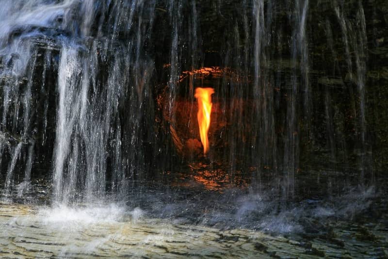 eternal flame falls tempat misterius 