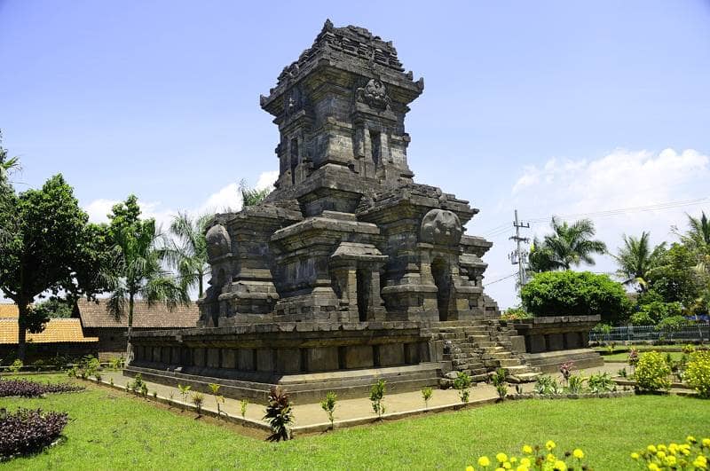 10 Wisata Sejarah Wajib Dikunjungi Saat Melancong ke Malang