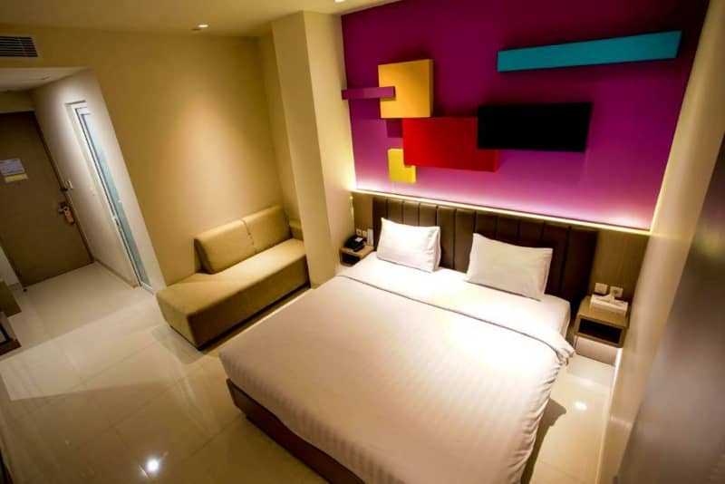 Zoom Dharmahusada Hotel dekat Galaxy Mall Surabaya
