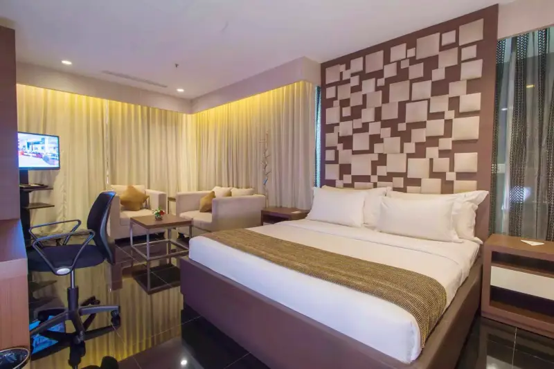 Bersantai di Merlynn Park Hotel di Jakarta