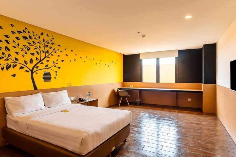 yellow bee hotel