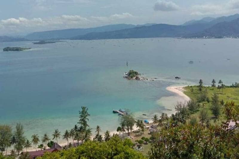 pantai poncan kentek